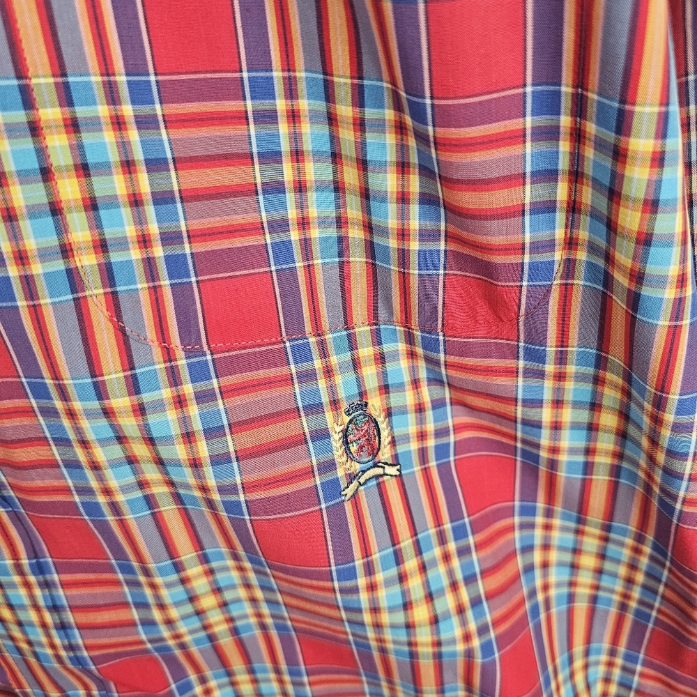 Tommy Hilfiger Men’s XL Plaid Button Down Shirt Classic Flag Logo Red Blue - Picture 6 of 6